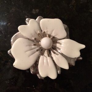 Sarah Coventry White Flower Petal Brooch